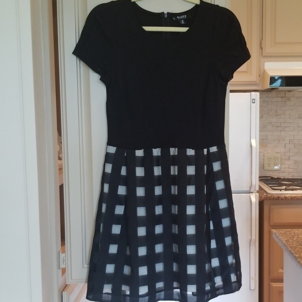 Crisscross pattern dress